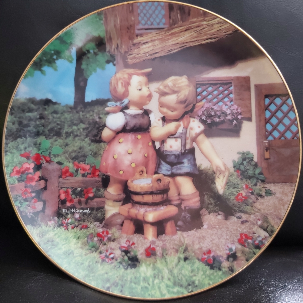 Hummel Squeaky Clean Collector Plate